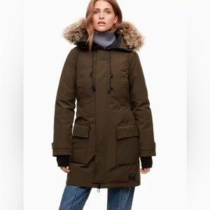 Aritzia TNA Bancroft Parka Size xs. Dark Olive Green.